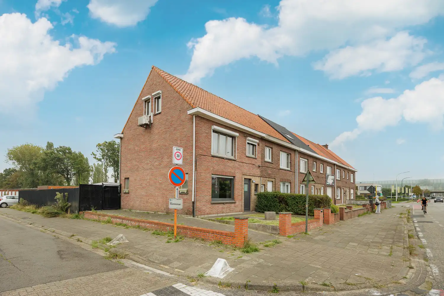 Ruime gezinswoning met 3 slk, tuin, garage en hobbykamer foto 24