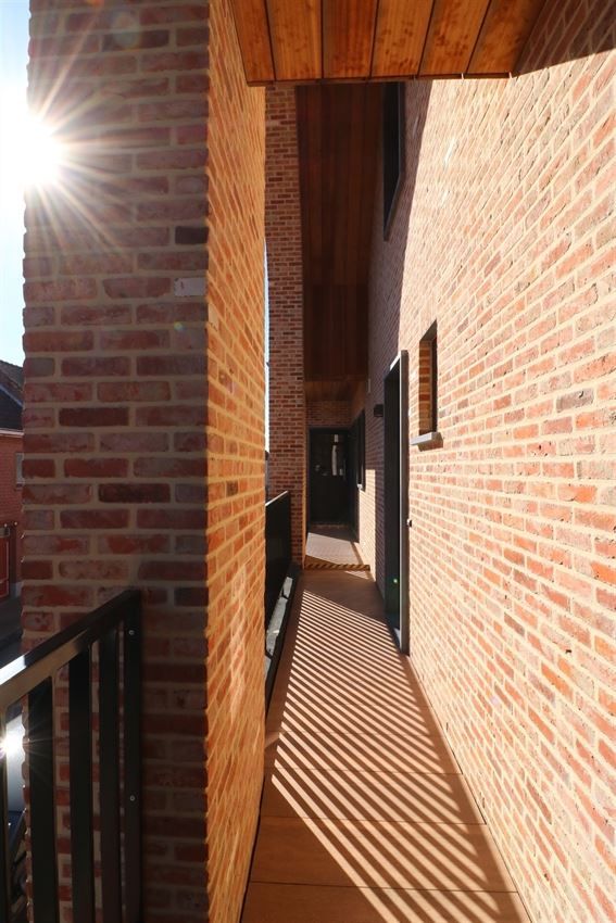 Appartement met 2 slpk., groot terras en autostaanplaats foto 26