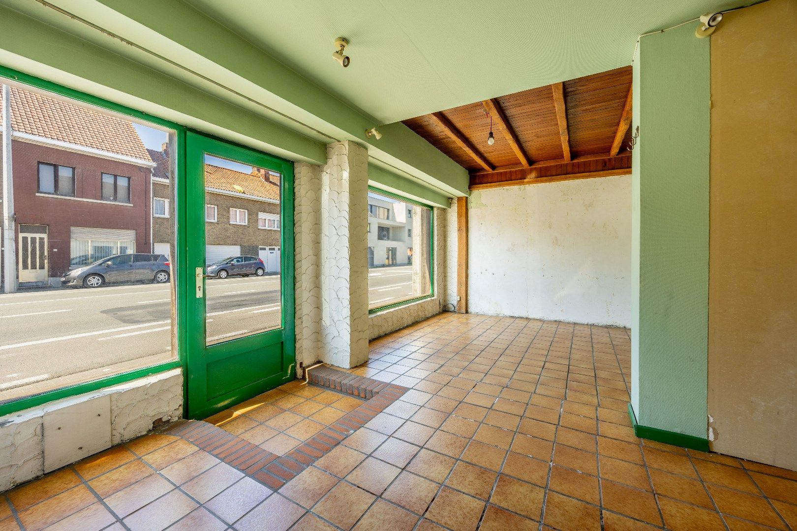 Te renoveren woning met uitweg en garage  foto 6