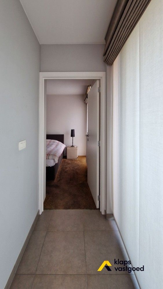 Ruim en aangenaam gelijkvloers appartement op wandelafstand van het centrum van Maaseik. foto 14