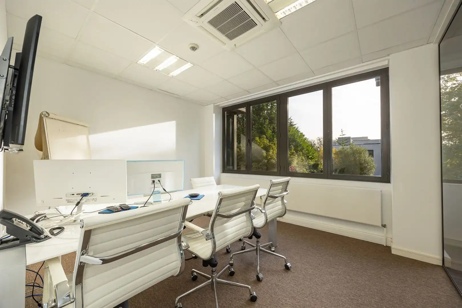 Instapklare kantoorruimte van 235 m² nabij E19 en A12  foto 8