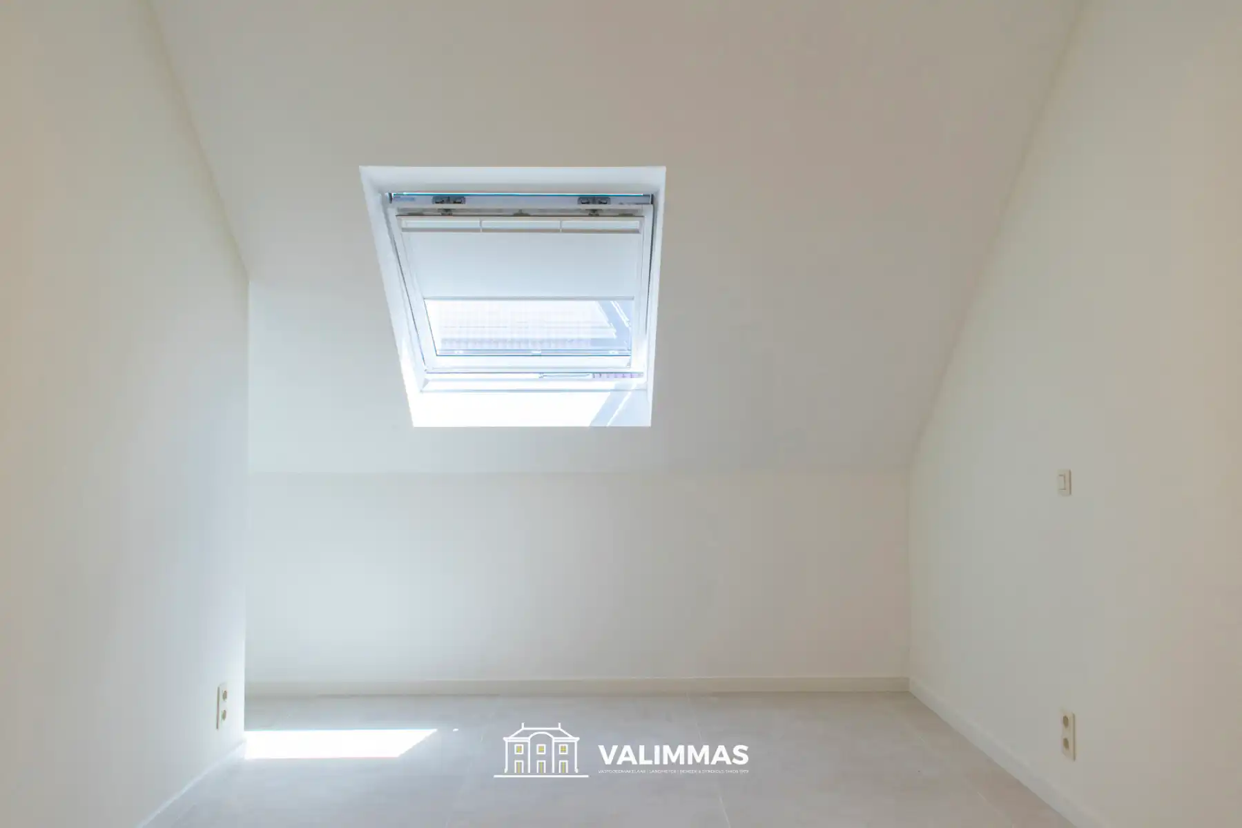 Totaal gerenoveerd duplex-appartement met terras en tuintje foto 8
