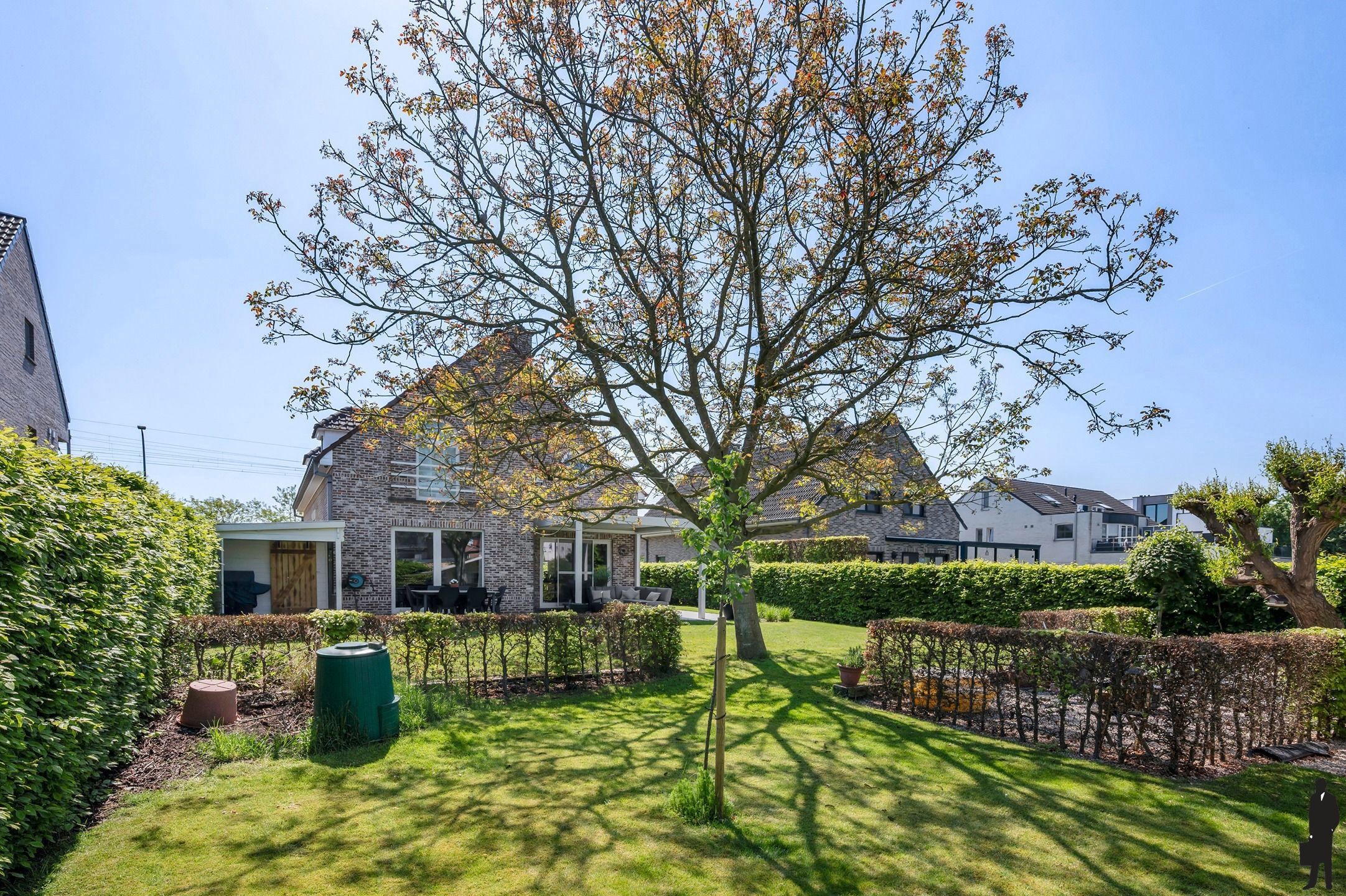 Ruime woning (ca. 225m²) met 3 grote slk’s, garage en mooie tuin op 726m² foto 21