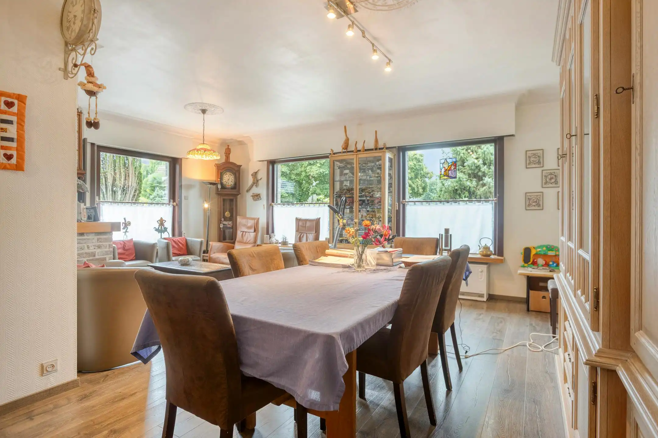 Ruime en lichtrijke bungalow te koop aan de stadsrand van Brugge foto 2