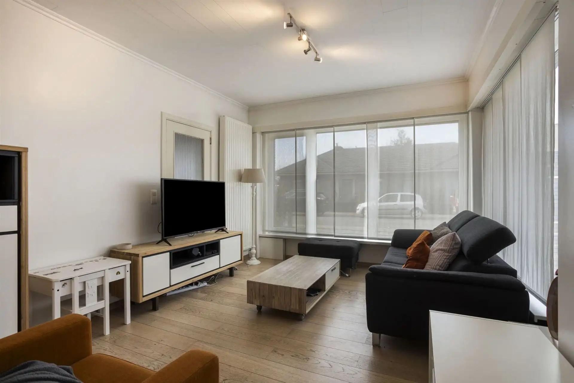 Halfopen bebouwing met 2 (mog. 3) slaapkamers en garage.  foto 3