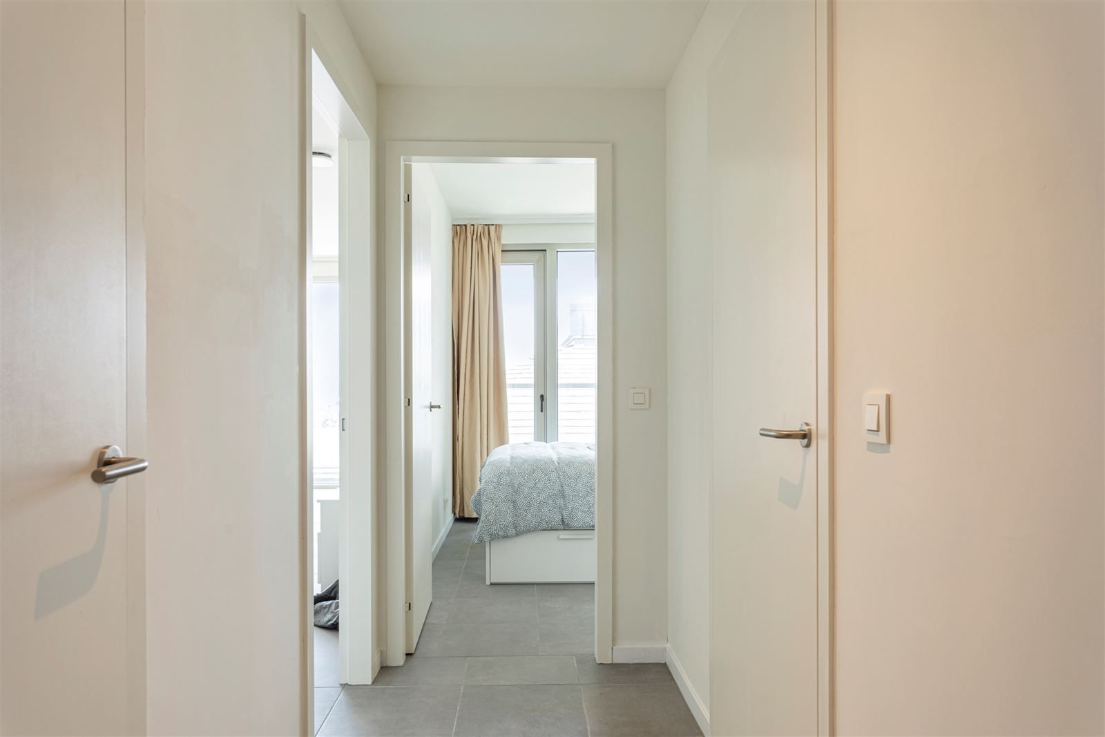 Gemeubeld 1 slaapkamer appartement op toplocatie in de nieuwe Antwerp Tower! foto 8