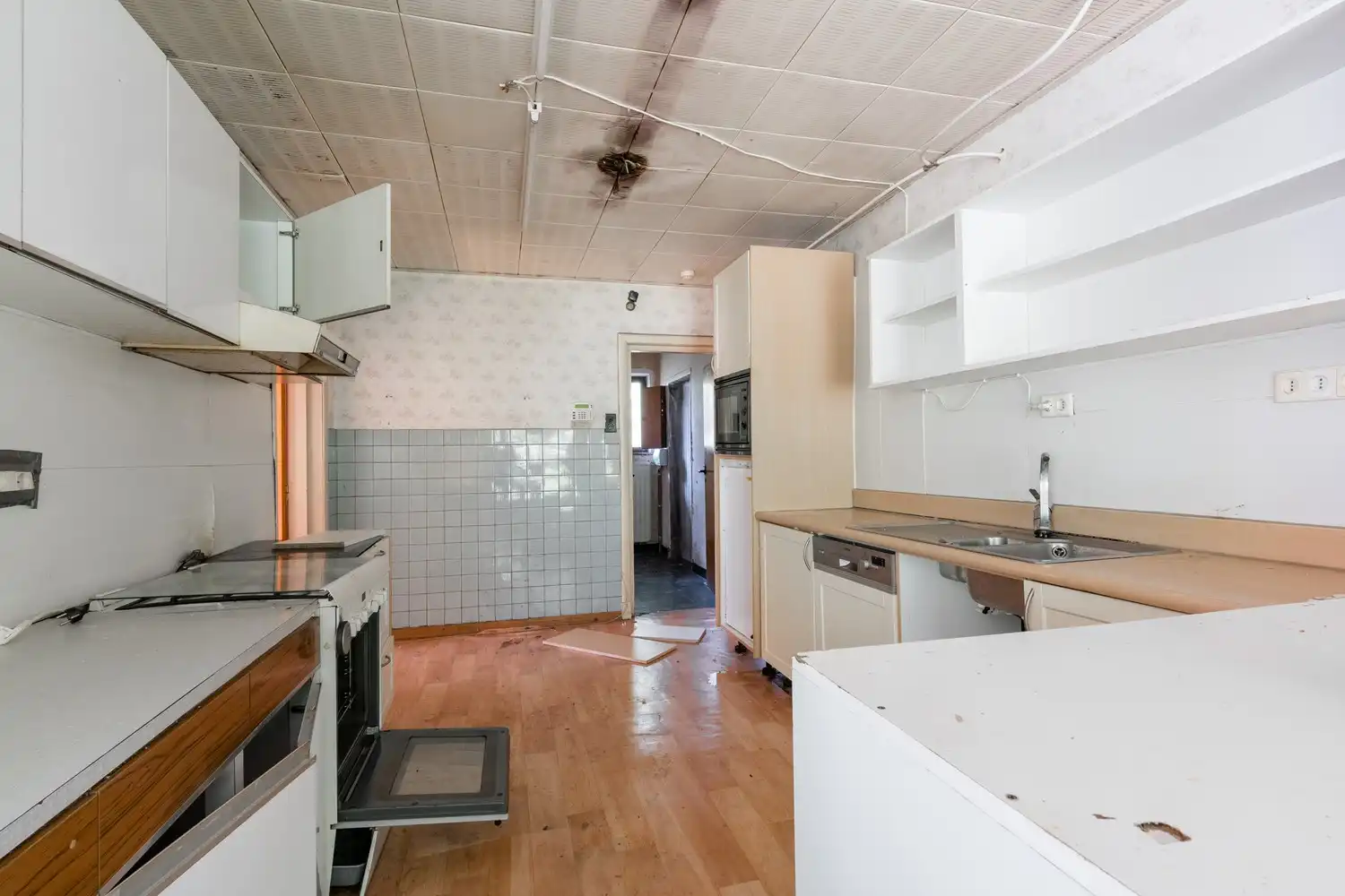 Ruime multifunctionele woning met een toonzaal en een schitterend perceel van 1108 m²! foto 12