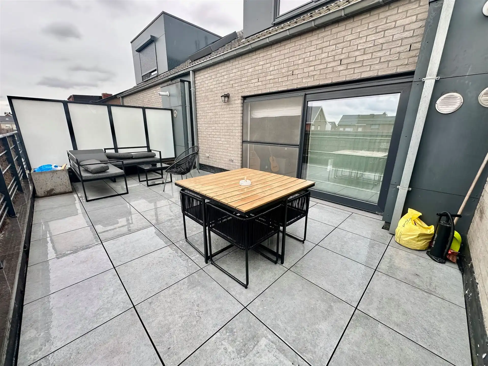 Duplex appartement met 2 slaapkamers, garage en terras. foto 15