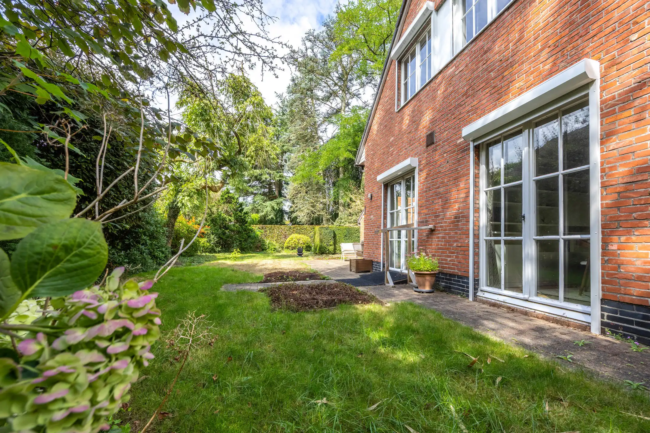  Te renoveren landhuis in groene wijk Hertebos foto 24