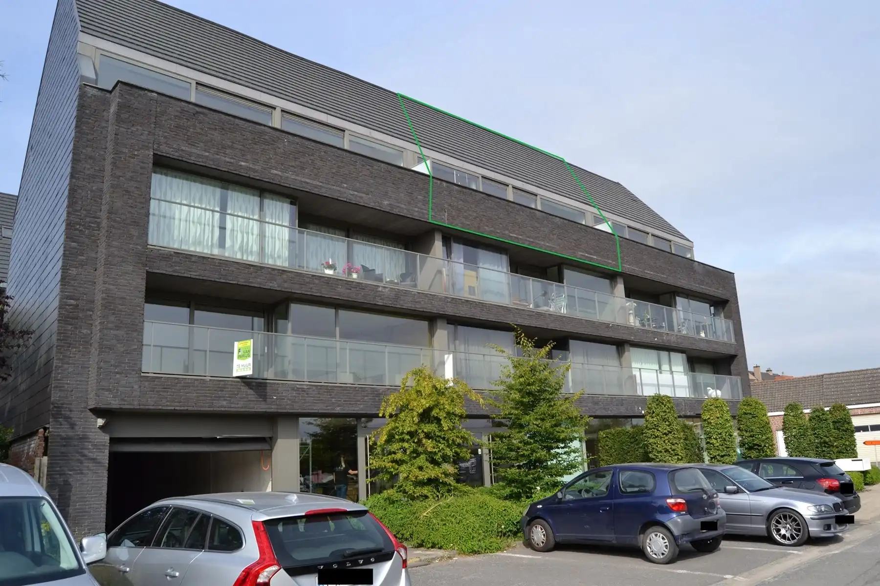 Ruim en lichtrijk duplex penthouse met 2 slaapkamers foto {{pictureIndex}}