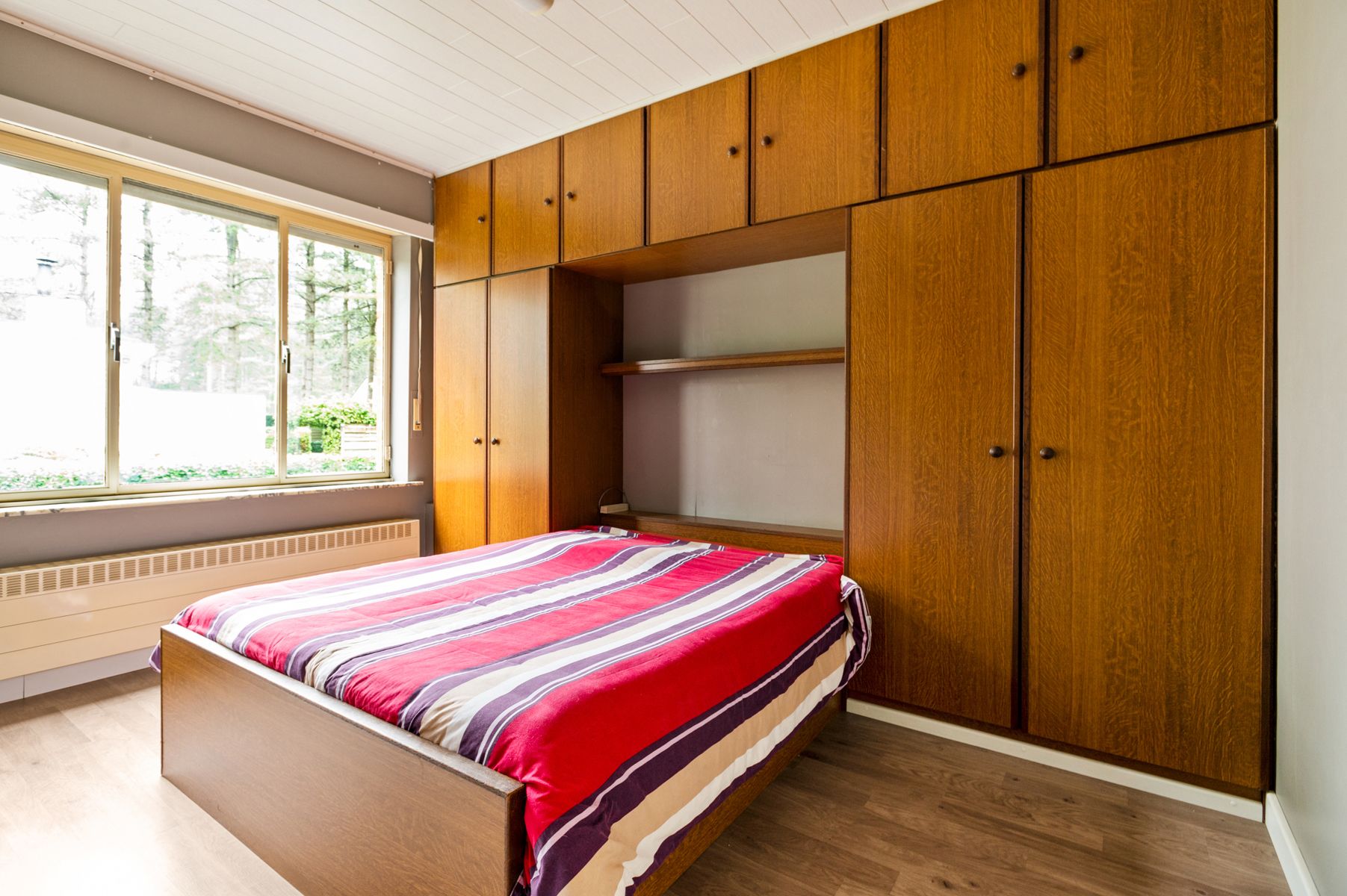 Gelijkvloerse villa met 3 slks op 2800m2 grond foto 13
