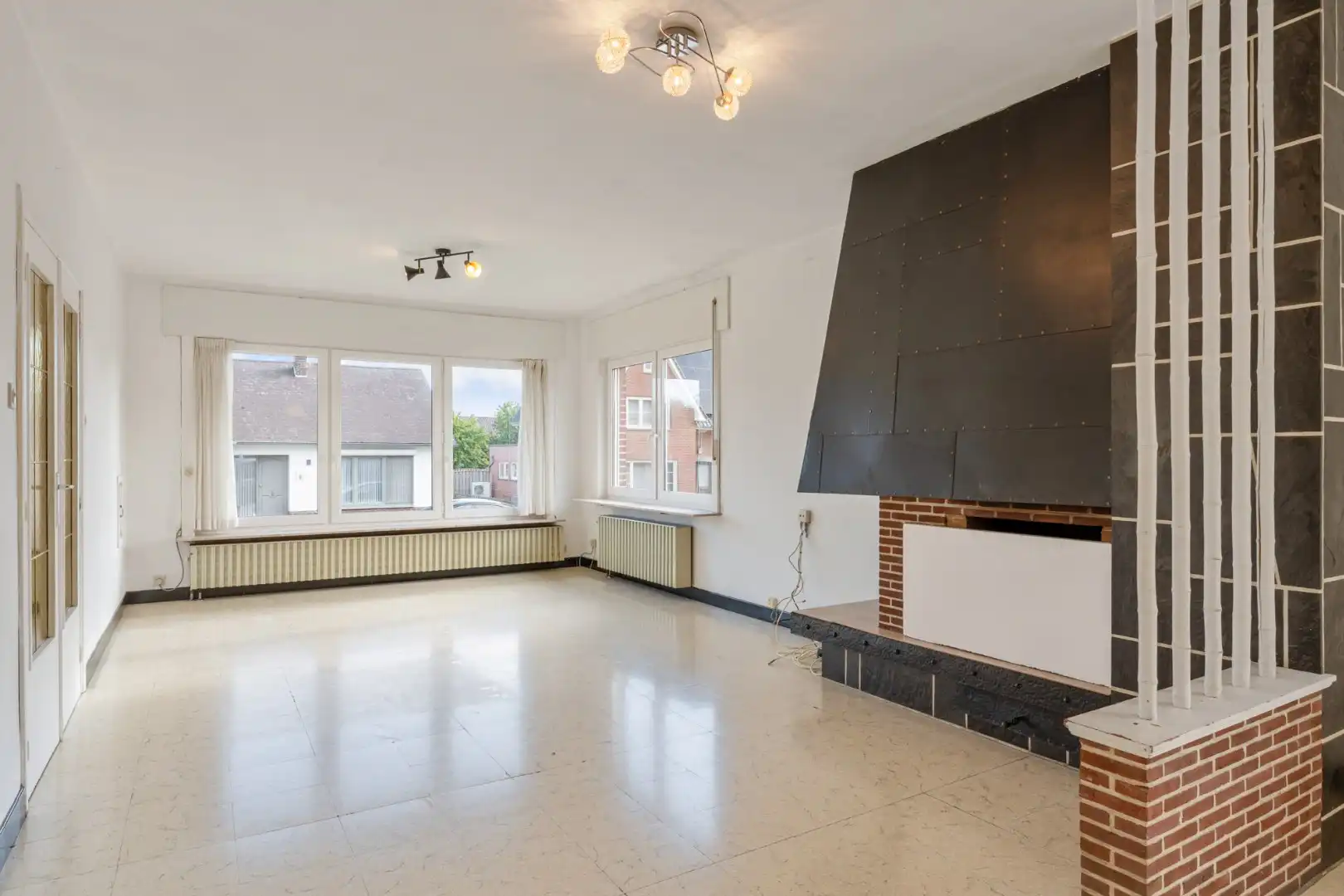 Ruime gezinswoning op een perceel van 9a60ca met 4 slaapkamers en een inpandige garage nabij het centrum van Opoeteren foto 4