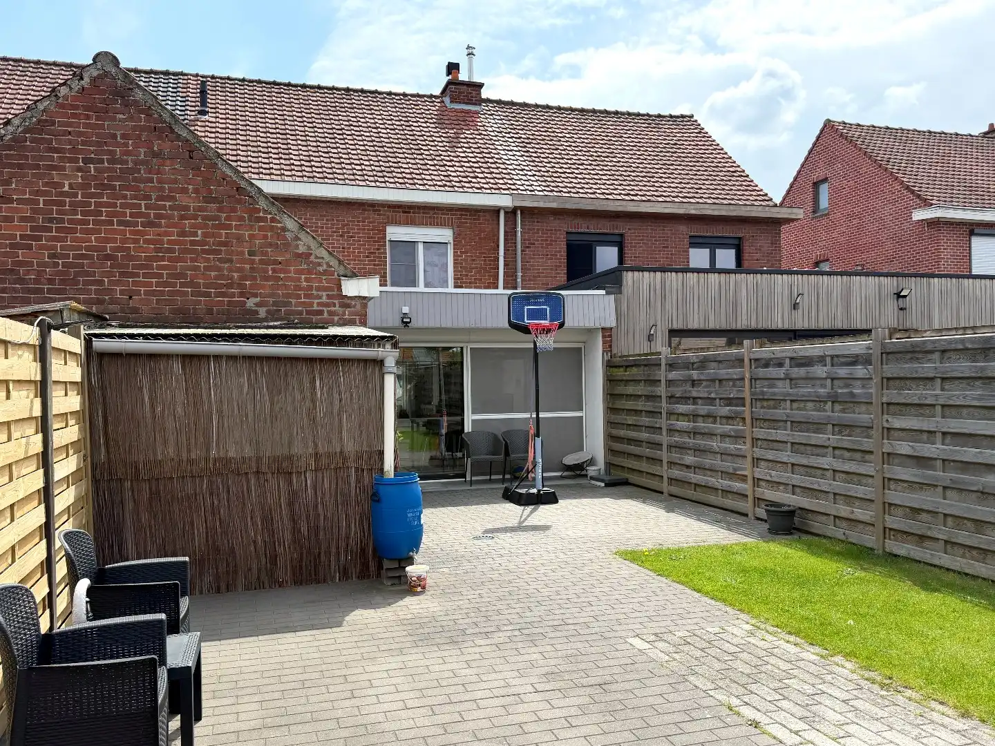 Instapklare rijwoning met garage te koop te Harelbeke! foto 22