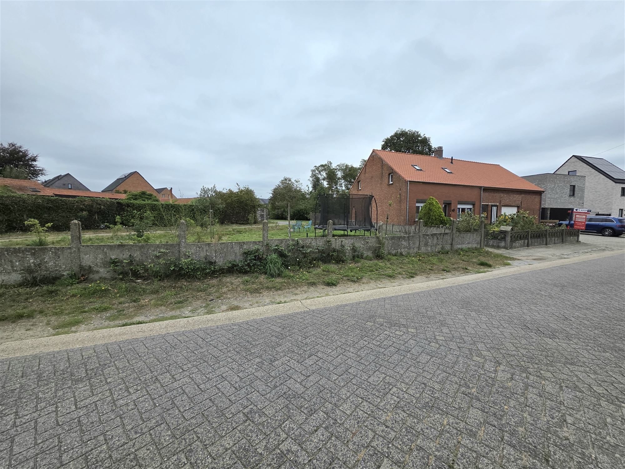 Gedeeltelijk vernieuwde boerderij op 903 m² foto 2