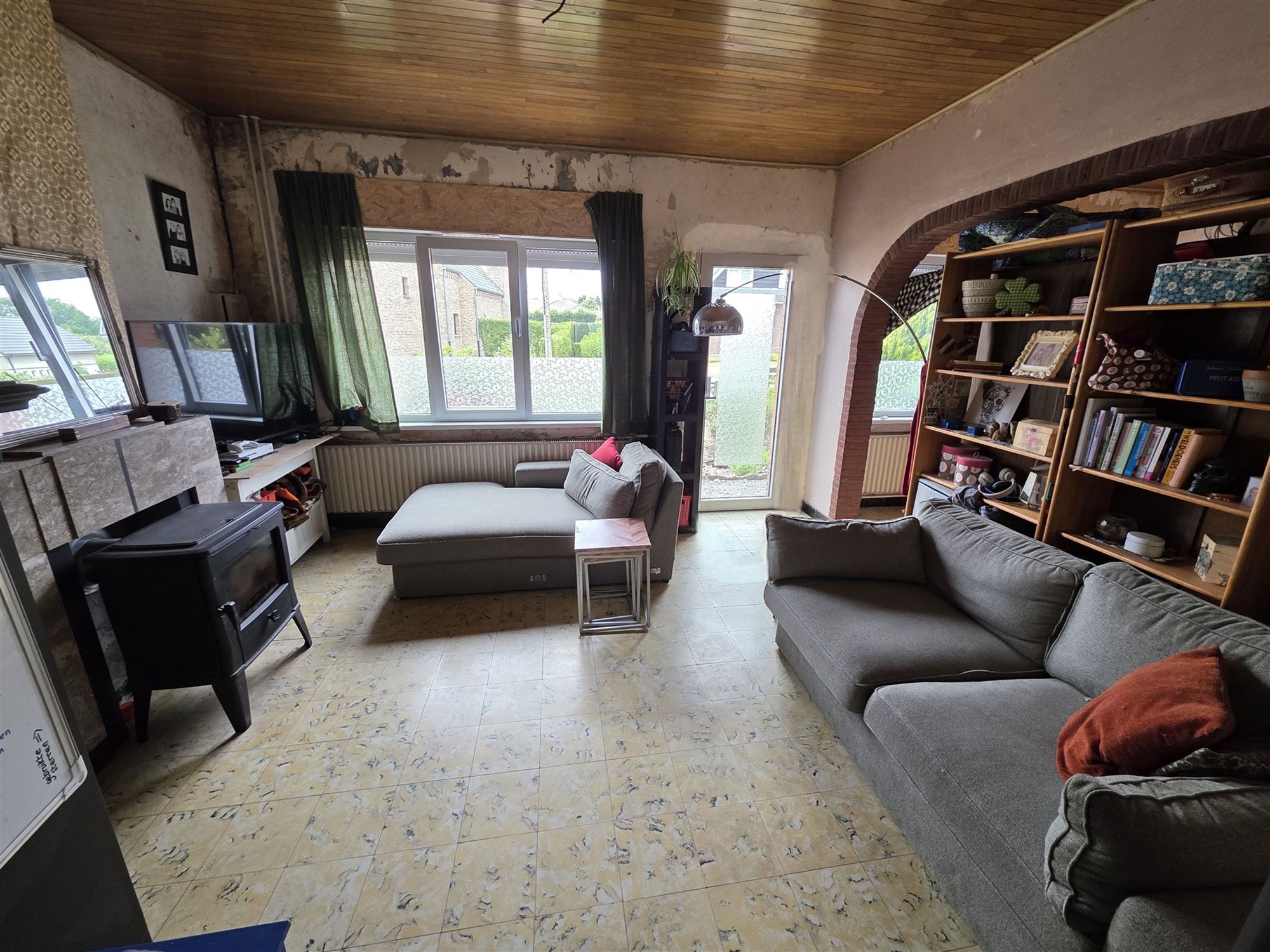 Gedeeltelijk vernieuwde boerderij op 903 m² foto 2