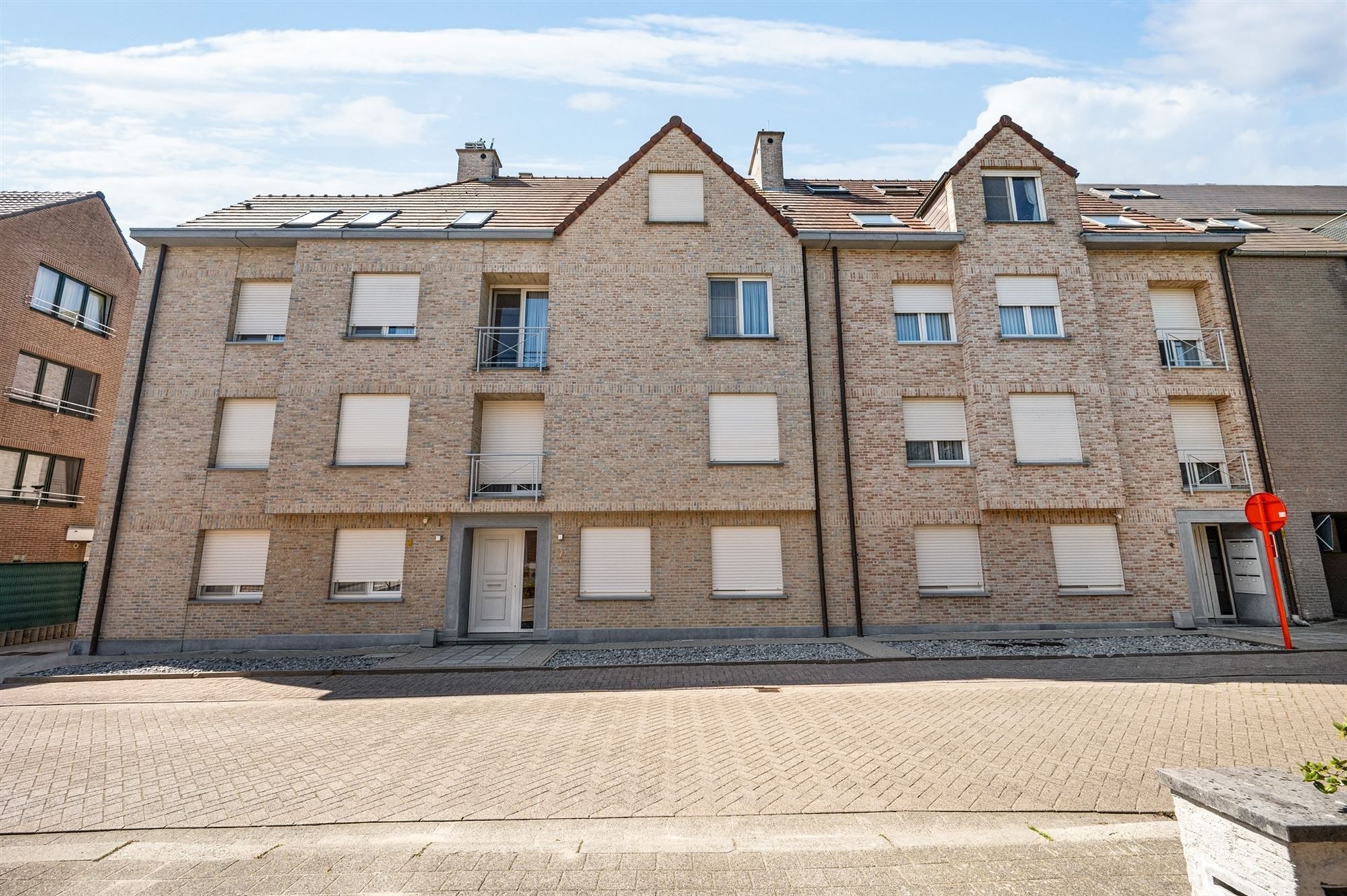 Ruim twee-slaapkamerappartement te Beerzel foto 2