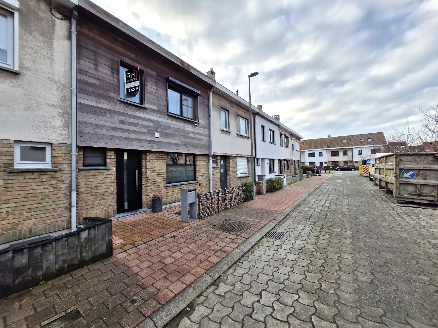 Knap gerenoveerde woning met uitzonderlijk lichtinval in het hartje van Heist foto 22