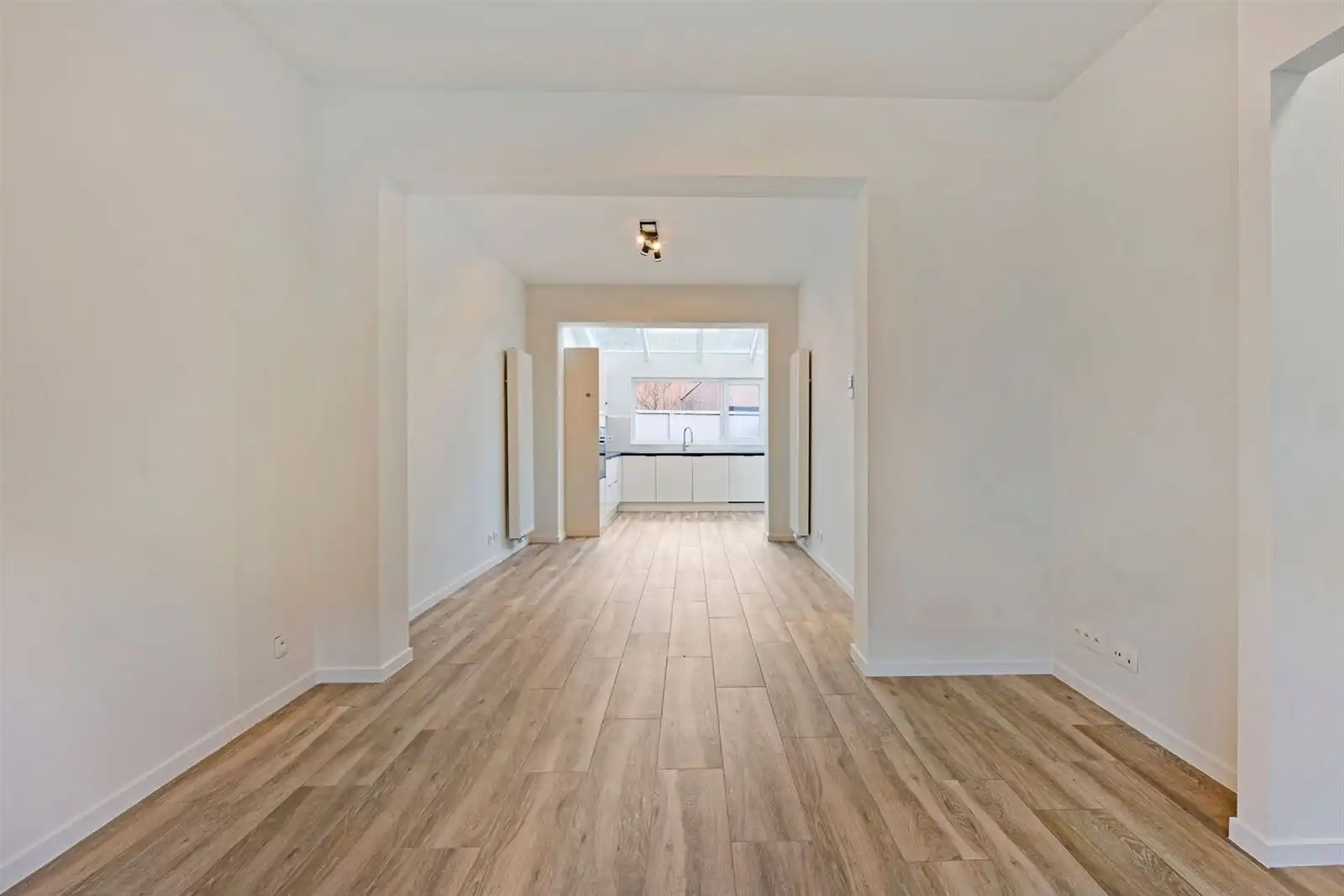Gerenoveerde woning met 4 slaapkamers en tuin foto 6