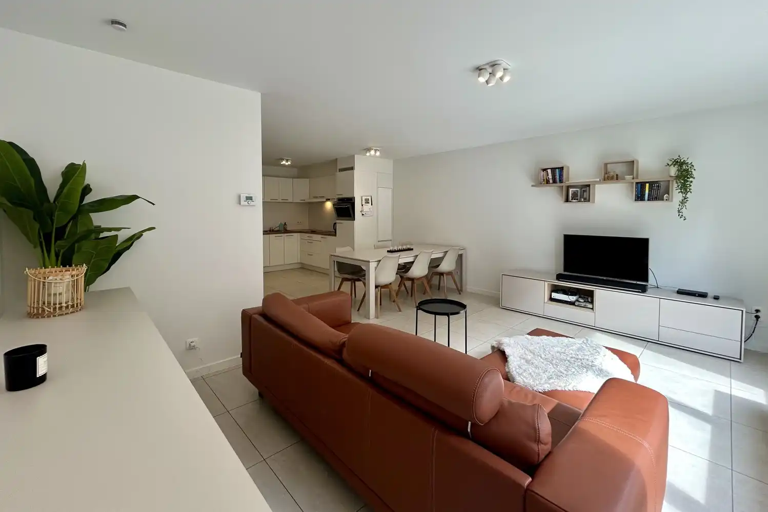 Instapklaar gelijkvloers appartement met privatieve tuin en garage in hartje Kessel-Lo foto {{pictureIndex}}