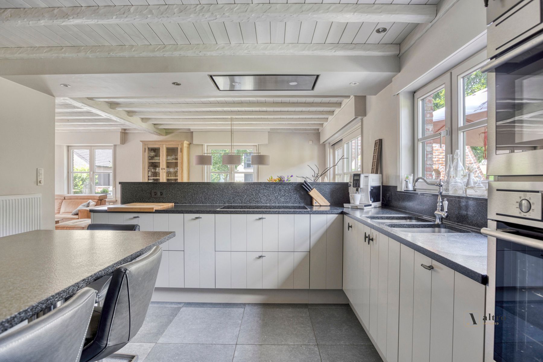 Prachtige en instapklare villa in landelijke stijl  foto 9