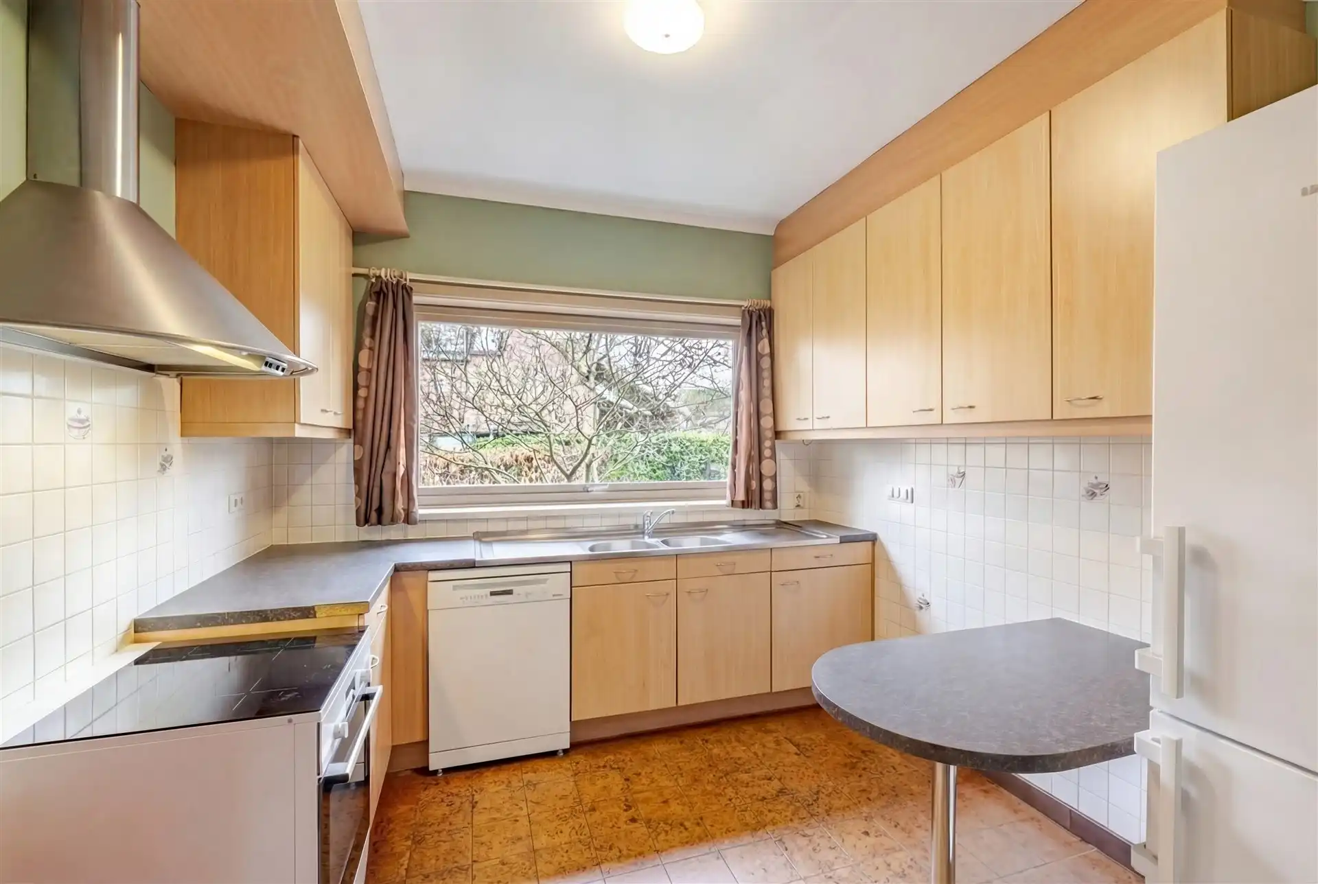 Bungalow met 4 slks, tuin en dubbele garage foto 8