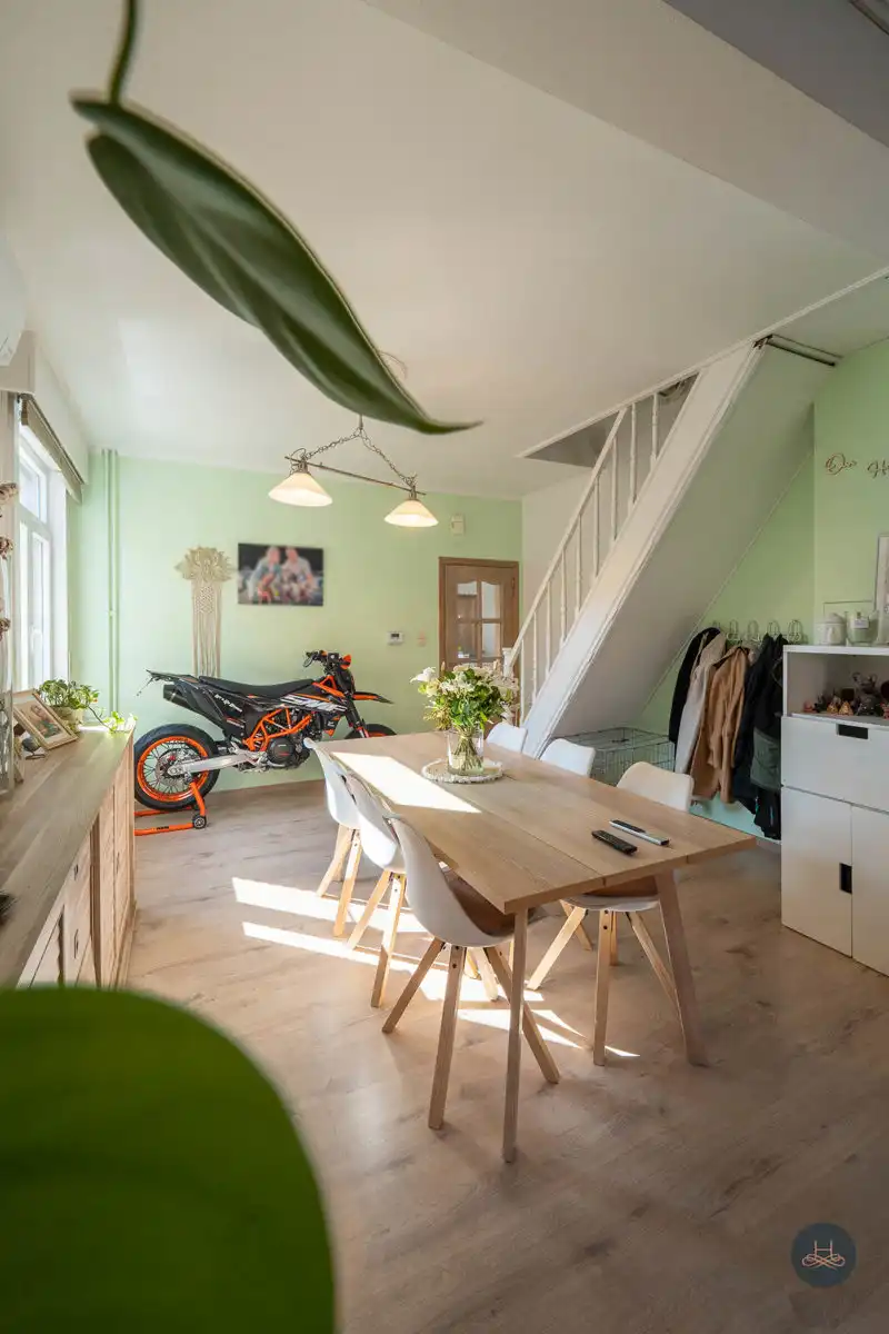 Ruime starterswoning met tuin en dubbele garage foto 6