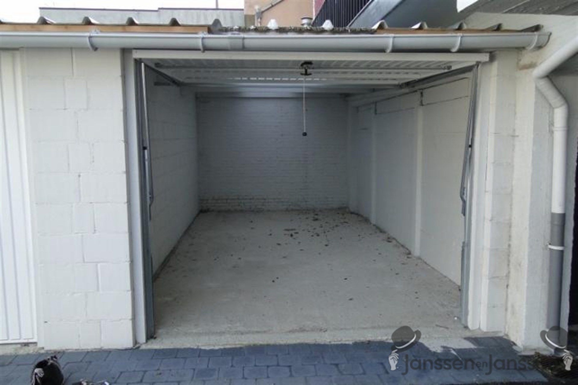 2 slaapkamer appartement met garage foto 12