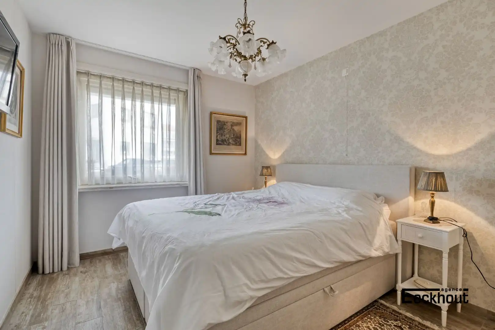 Gerenoveerd appartement met uitzonderlijk groot terras en inpandige garage! foto 11