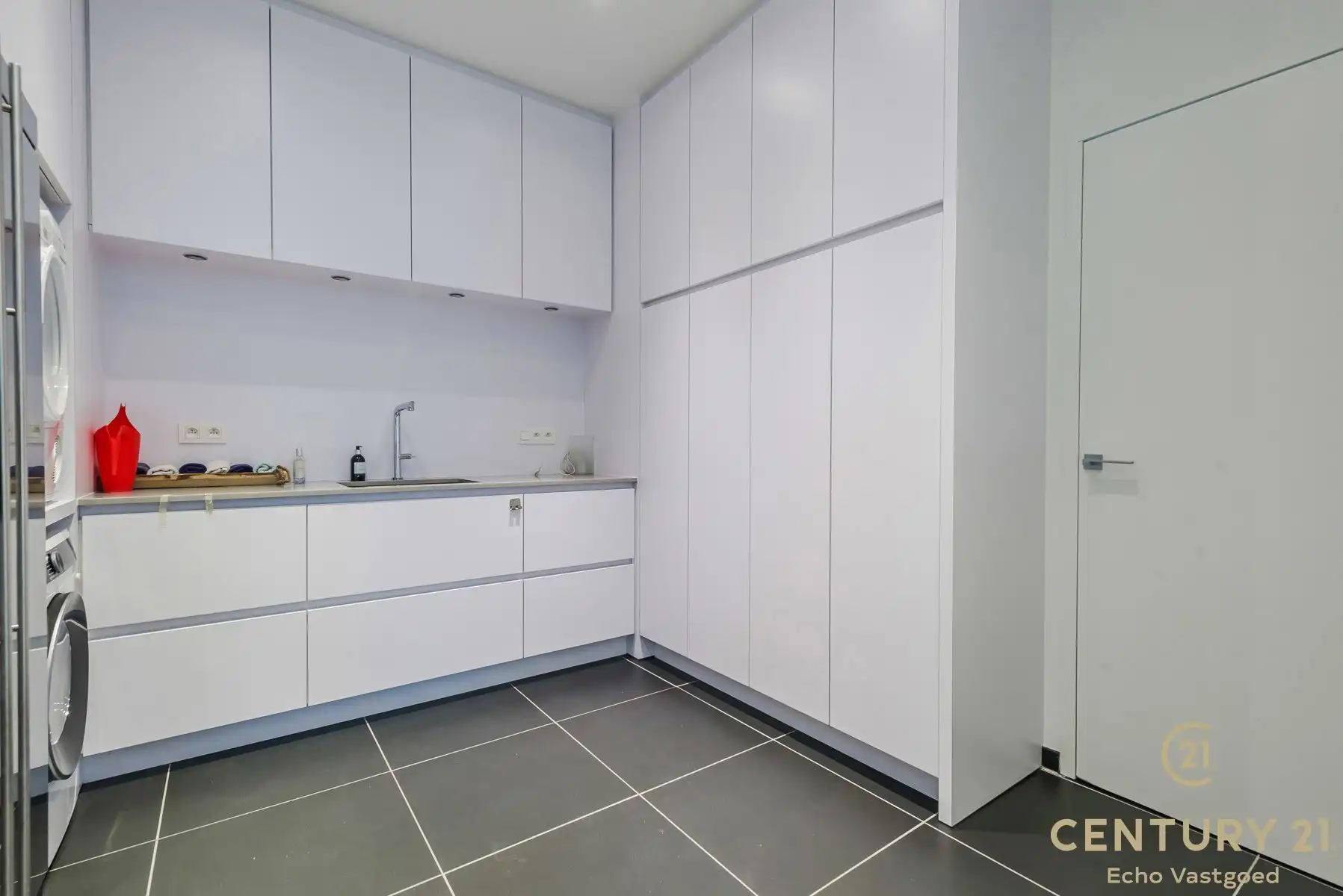Exclusieve onderhouden architectenvilla in villawijk De Lint foto 14