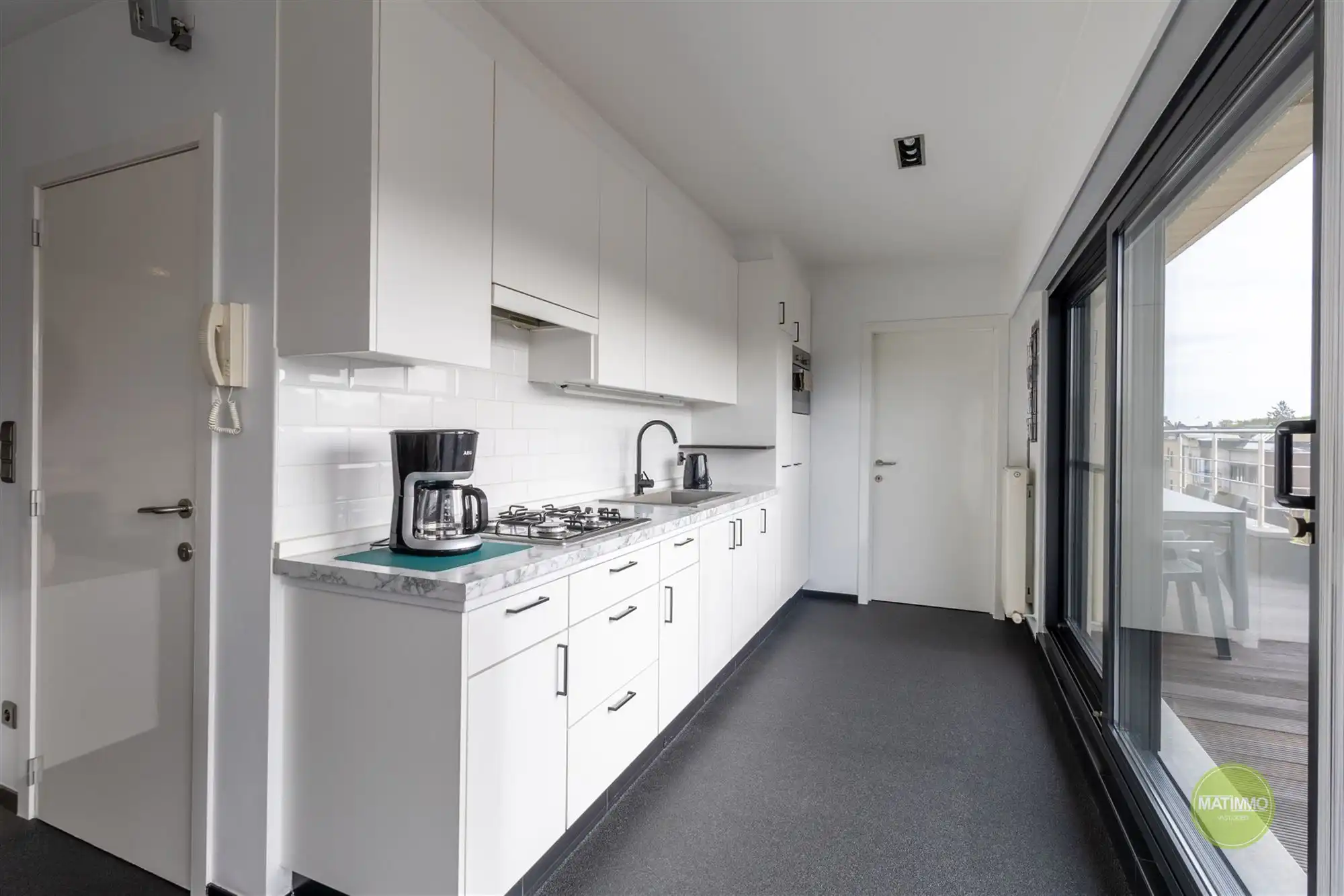 Penthouse met ruim zuidgericht terras en garage in Mol foto 6