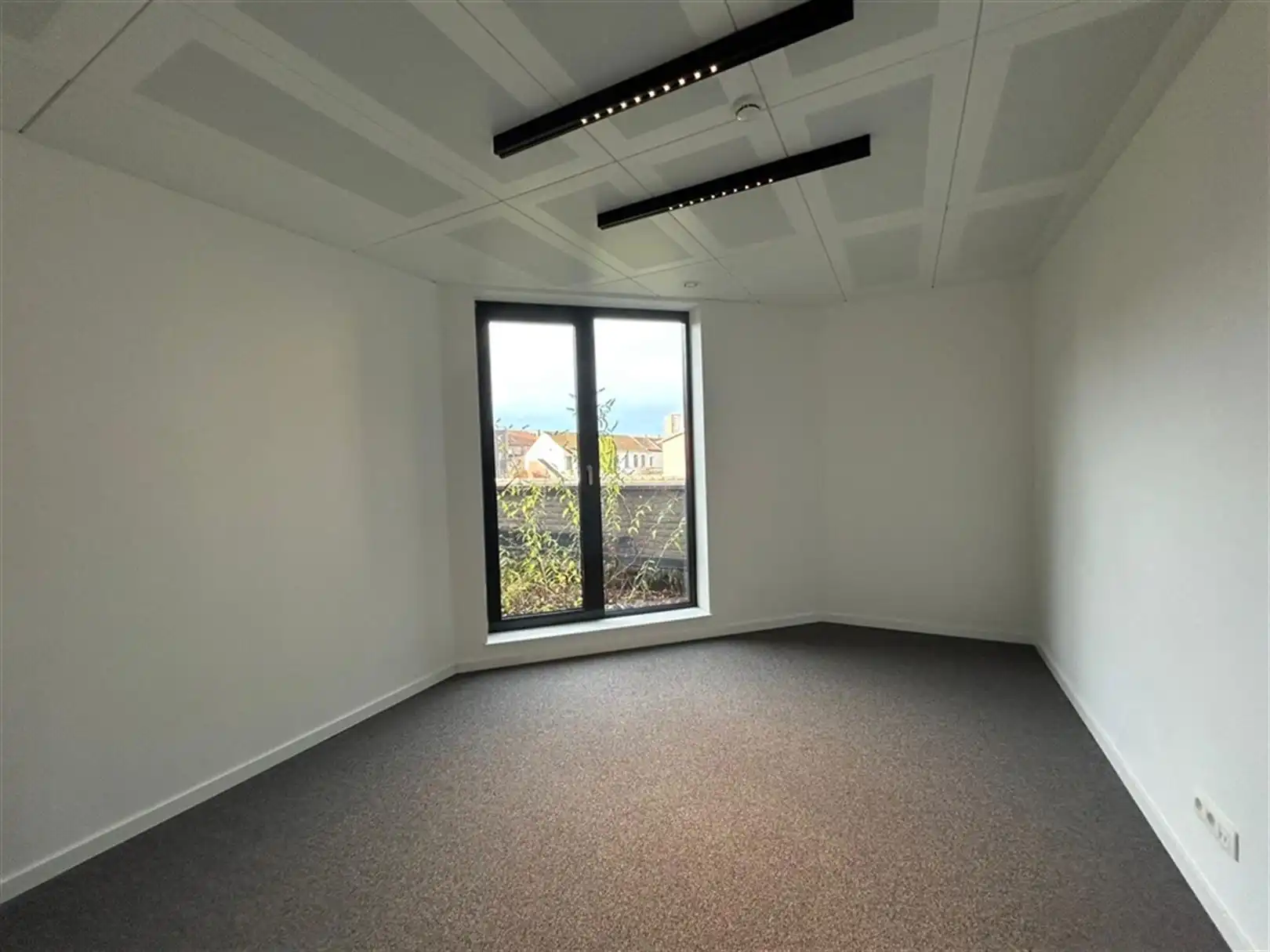 Volledig rerenoveerde kantoren te huur vanaf 150 m² foto 13