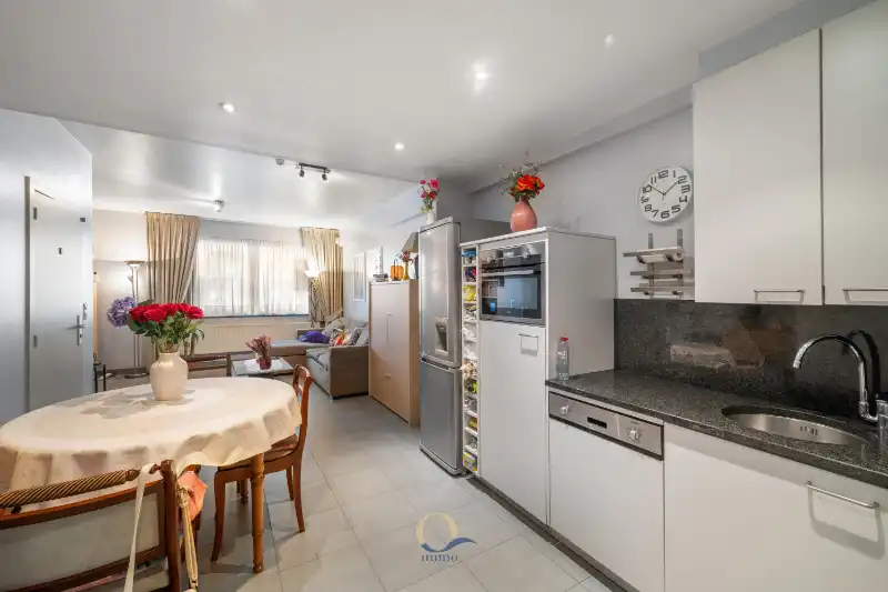Instapklaar 1-slaapkamerappartement op wandelafstand van het strand en de vele winkels foto 6