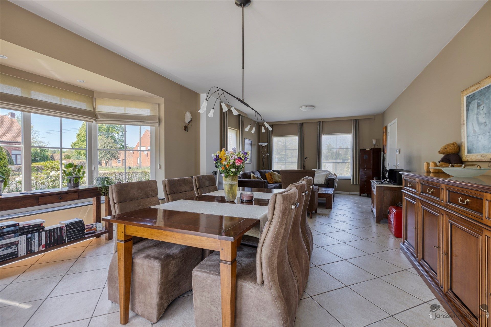 Woning met grote werkplaats  foto 5