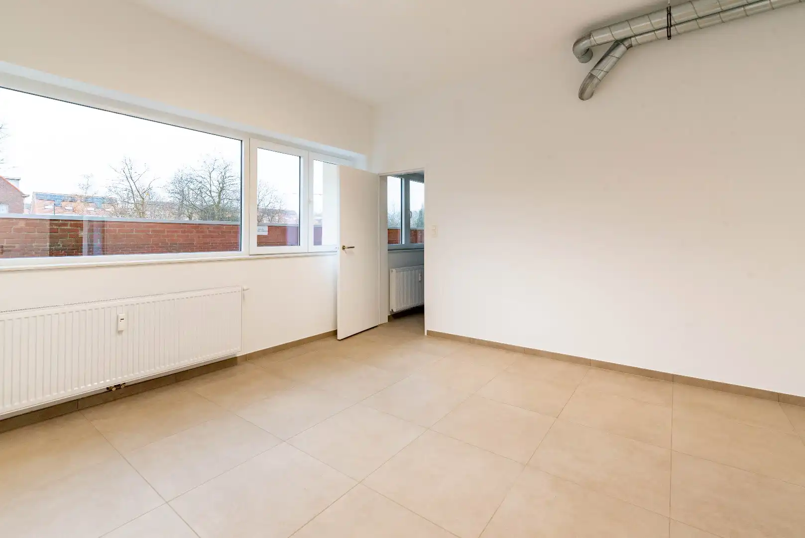 Goed gelegen handelsgelijkvloers met grote raampartijen foto 12