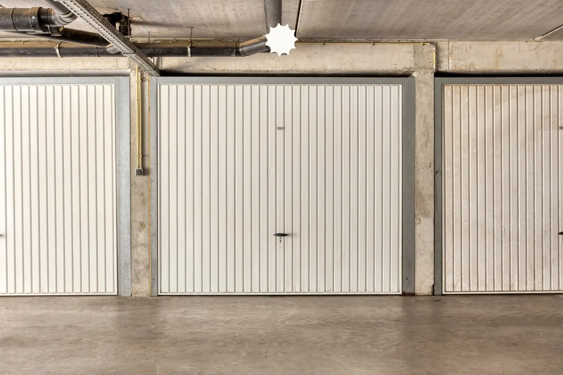 "Wonen zonder zorgen: vernieuwd appartement met garage" foto 13