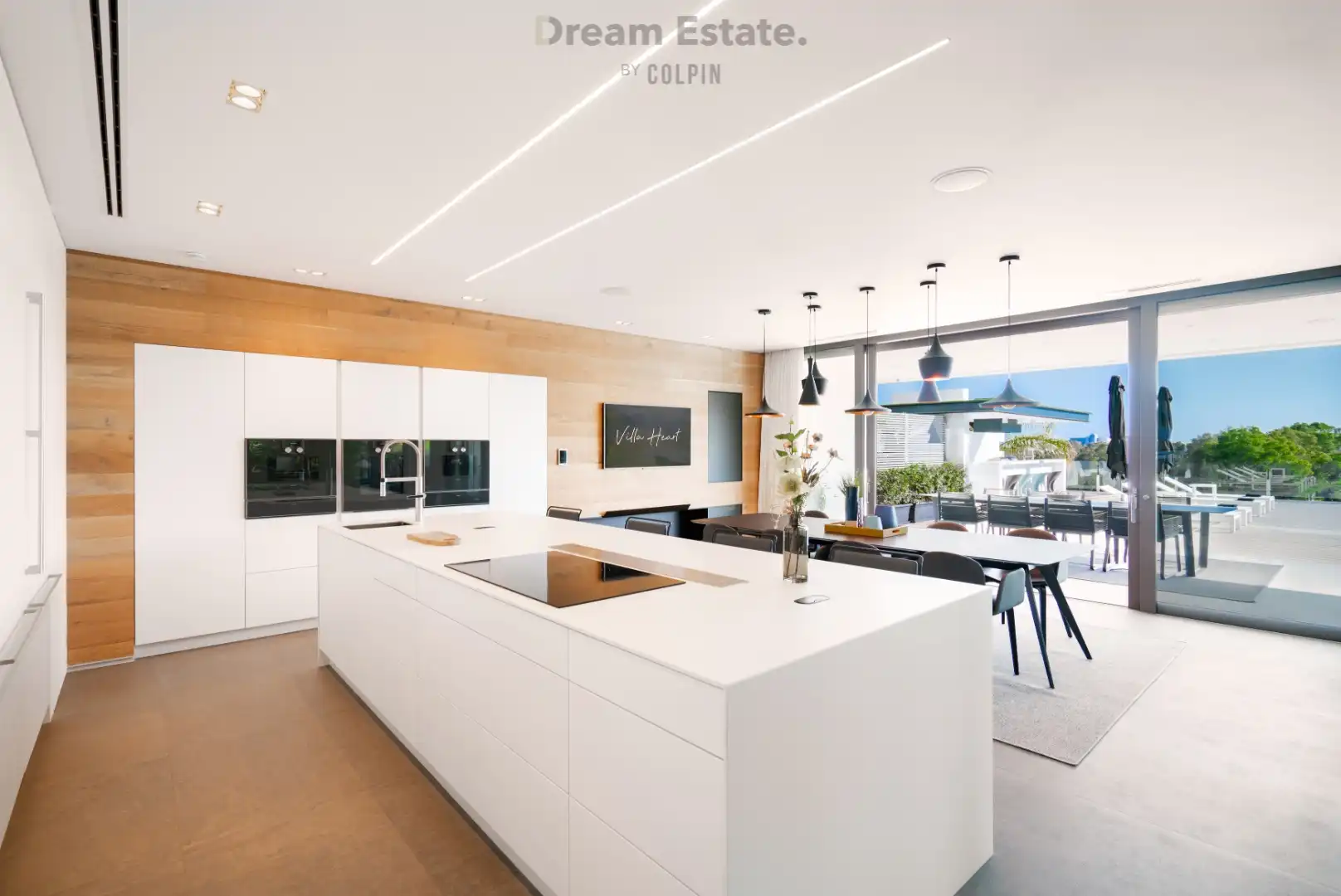 Gloednieuwe moderne eerstelijns golf villa met zeezicht. foto 3