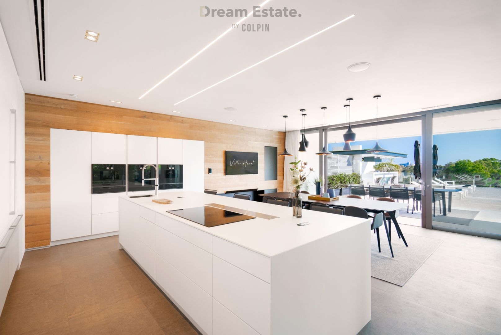 Gloednieuwe moderne eerstelijns golf villa met zeezicht. foto 3