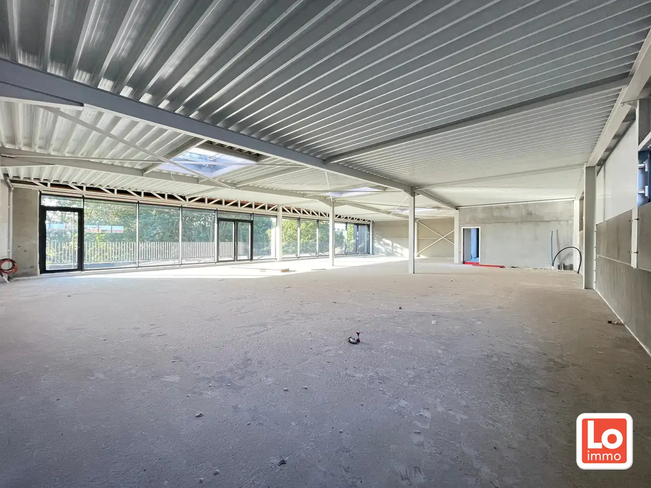 IN OPTIE! Commerciële ruimte op toplocatie in Lochristi foto 2