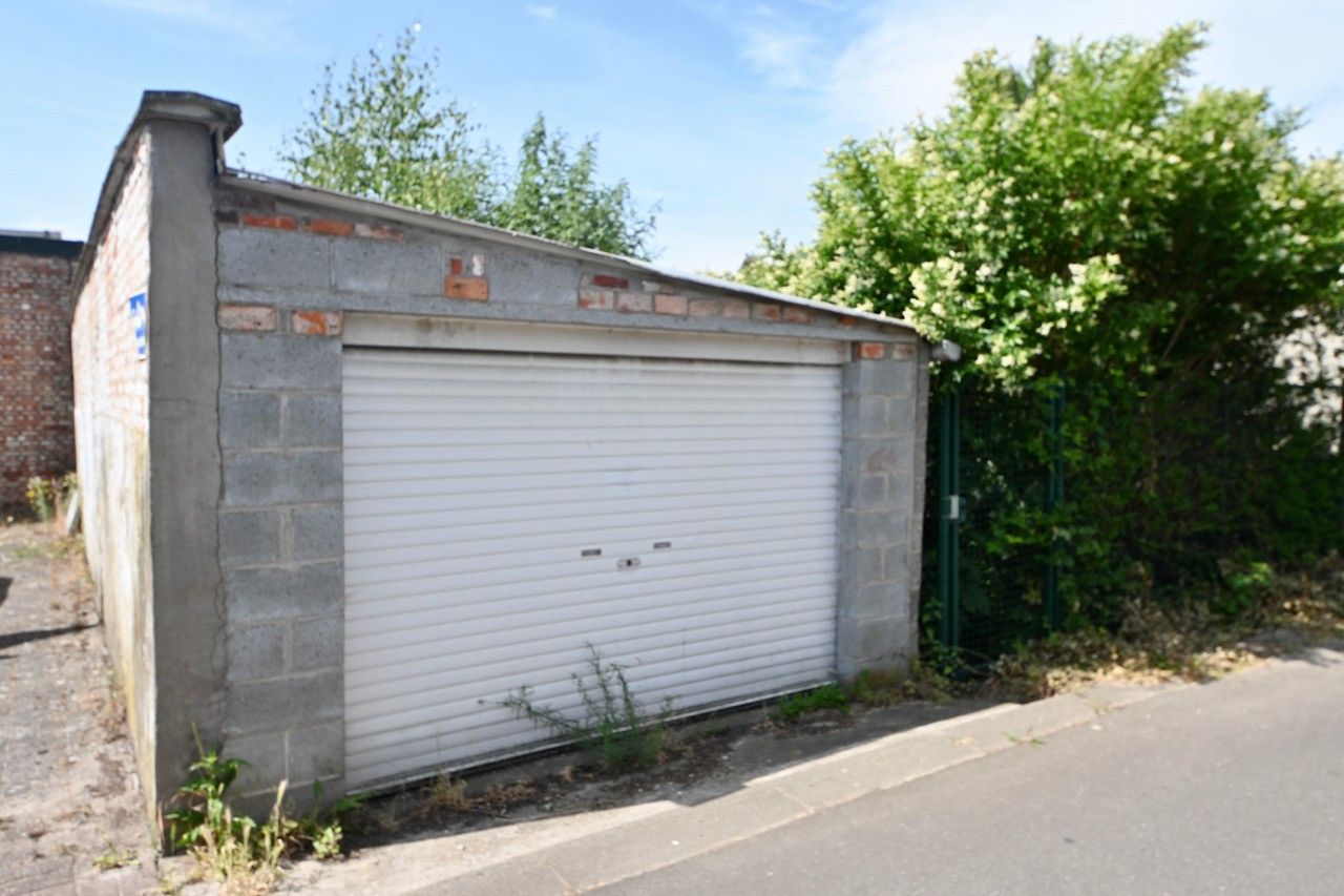 Te renoveren woning met 3 slaapkamers en dubbele garage. foto 16