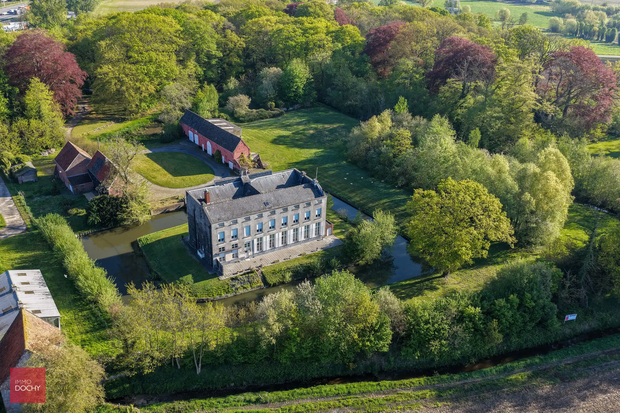 Omwald kasteeldomein op ca. 4,4ha foto 5