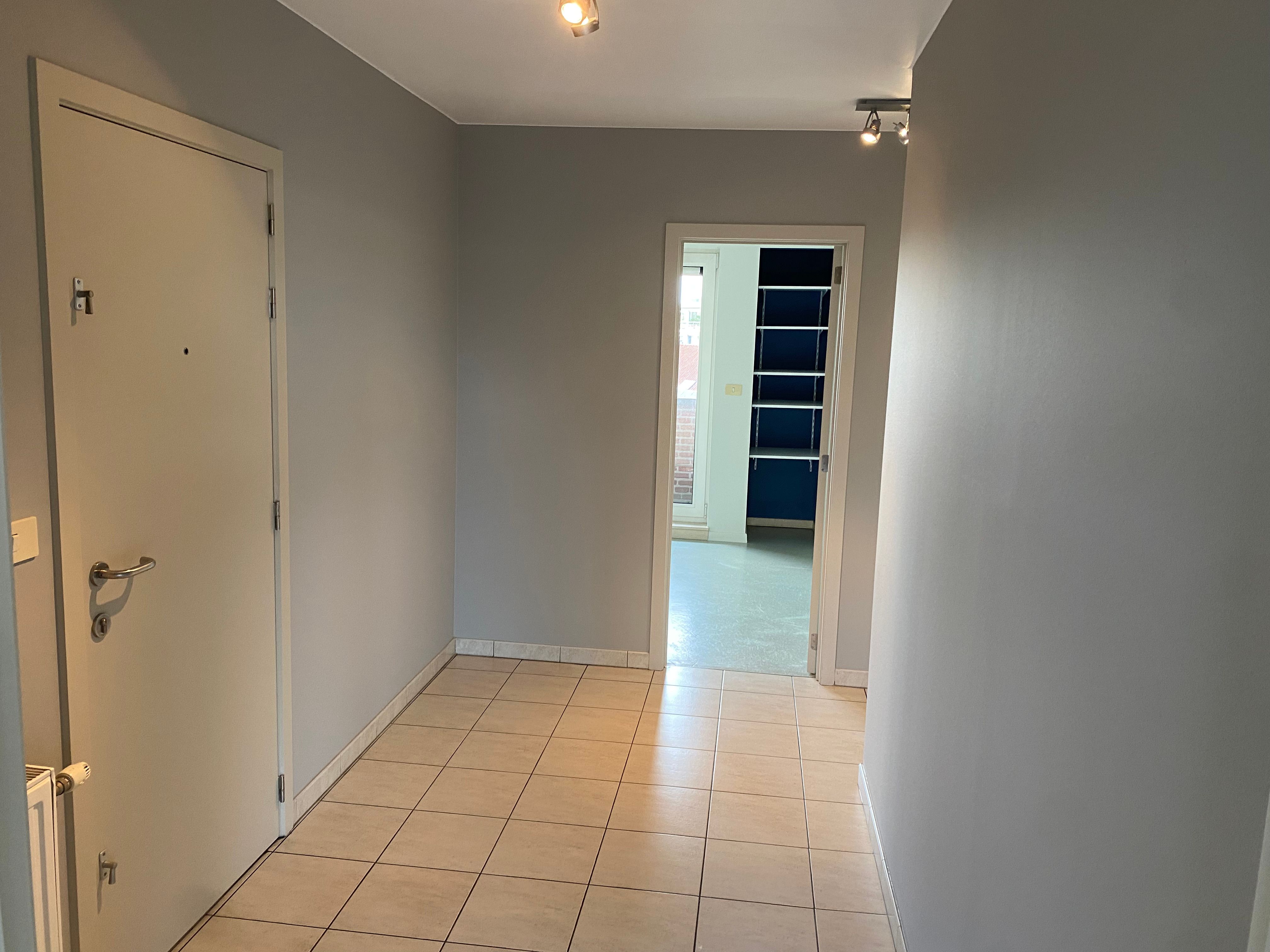 Instapklaar 2-slpk APPARTEMENT + GARAGE foto 15