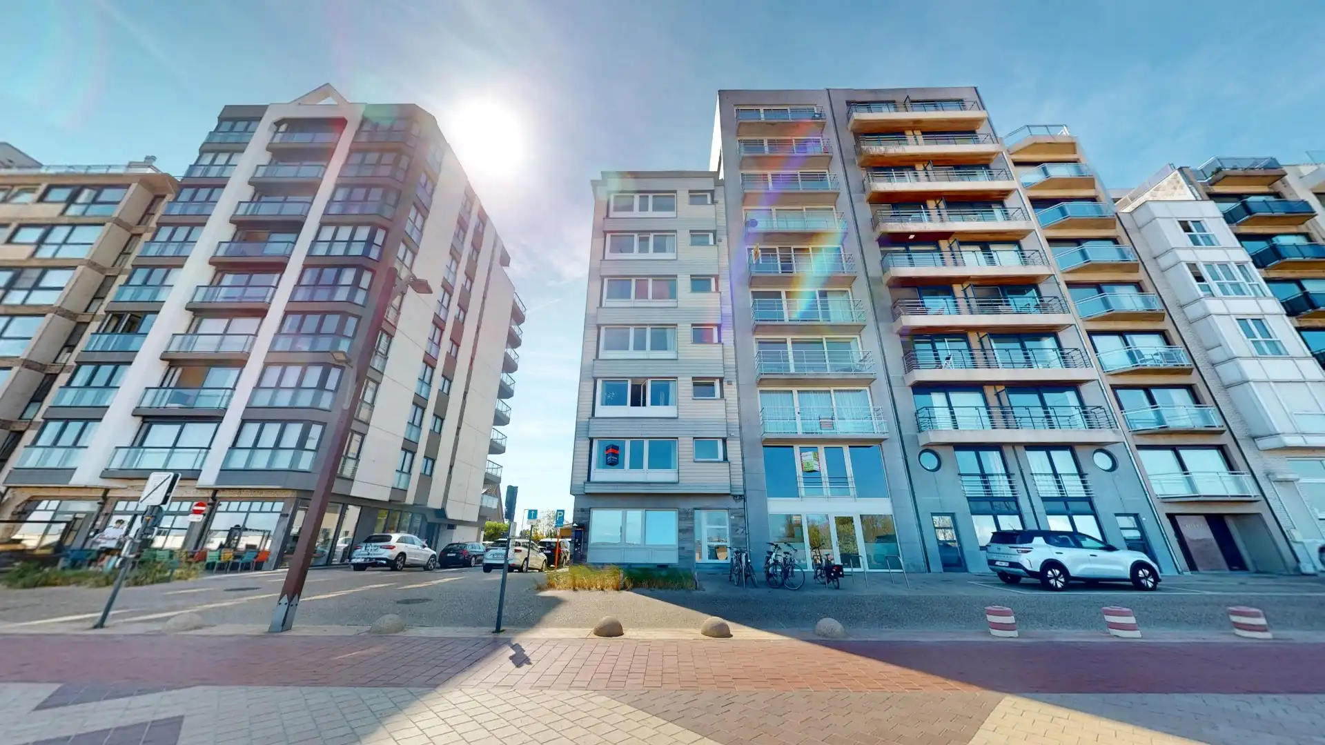 Ruim appartement met 3 slaapkamers en fantastisch uitzicht aan de Zeedijk in Heist-aan-Zee - Te koop! foto {{pictureIndex}}