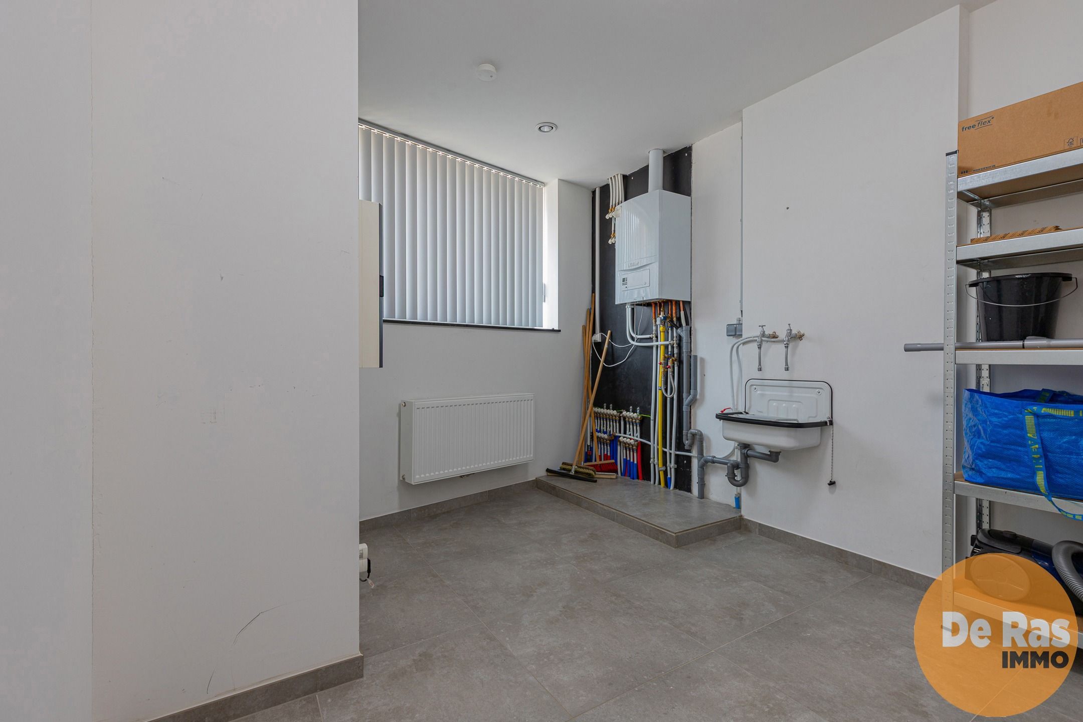 Herzele -  Totaal gerenoveerde woning met 4 slaapkamers, tuin en garage gelegen centrum Herzele foto 17