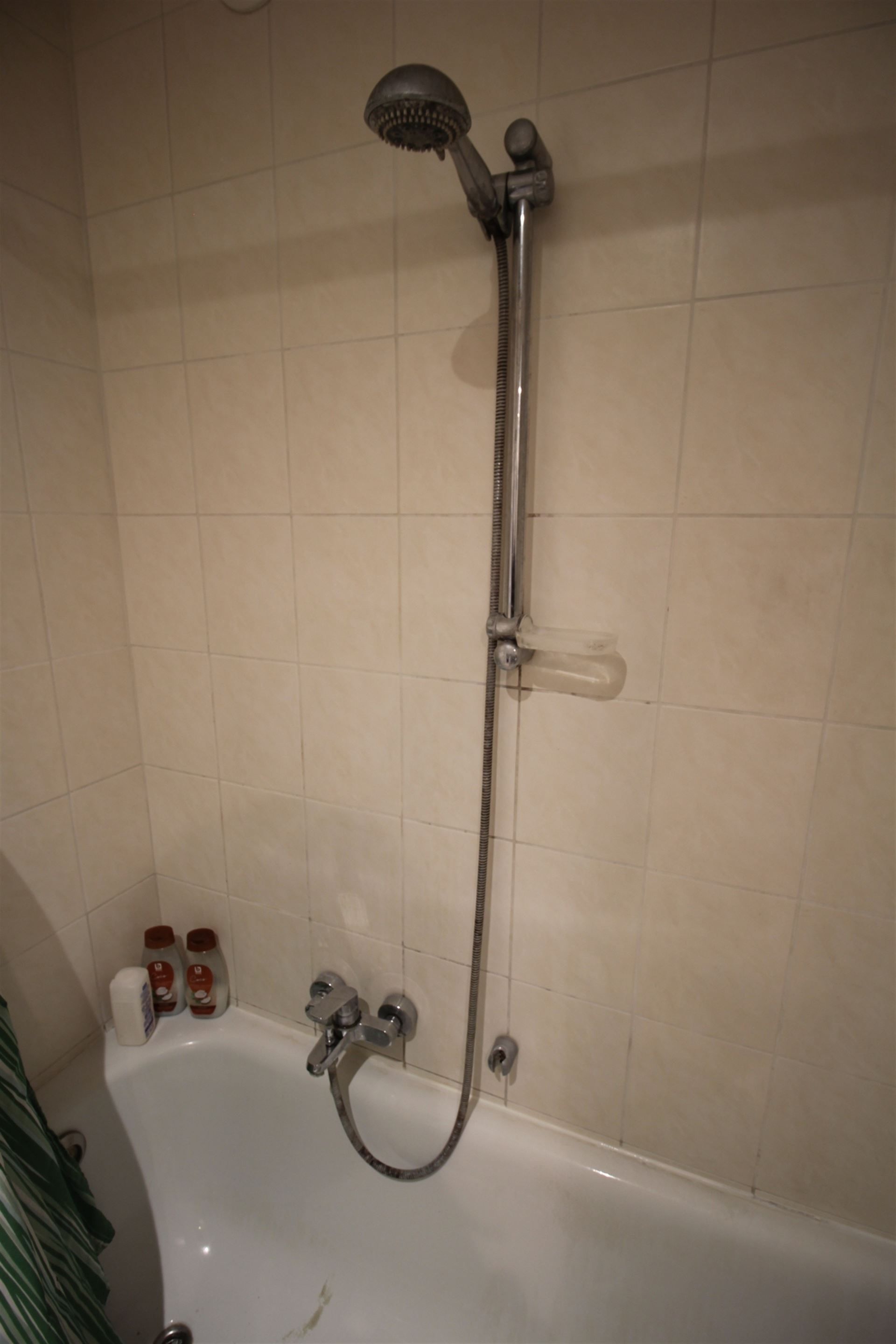 Ruim 2-slaapkamer appartement te huur, grote afgesloten garage inbegrepen. foto 16