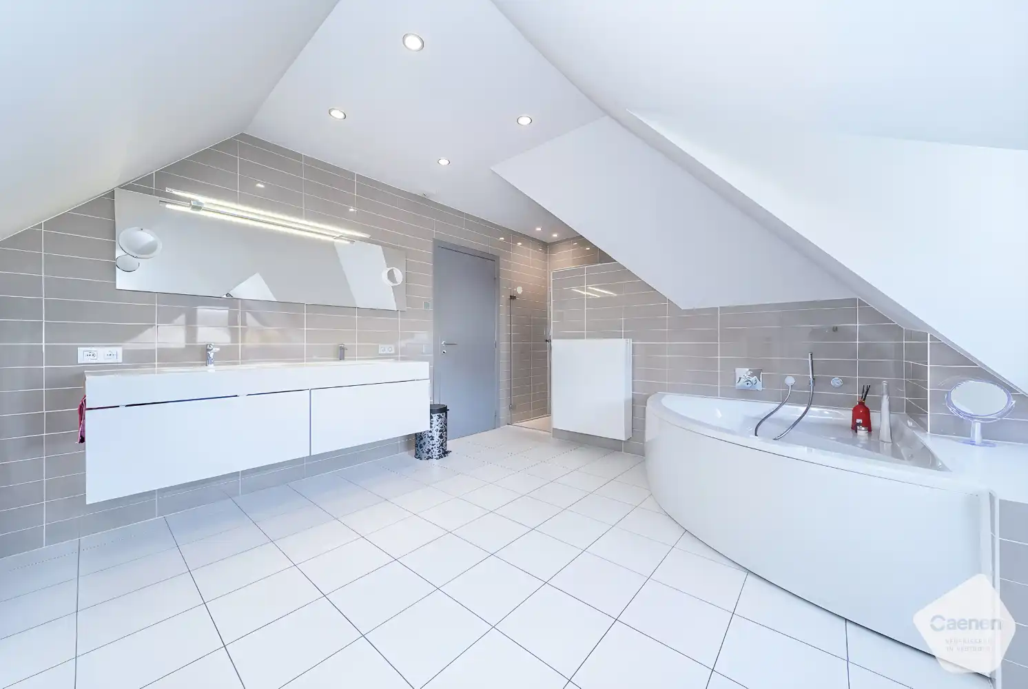 Moderne, energiezuinige villa met hoogwaardige afwerking op een mooi perceel in Sint-Idesbald foto 18