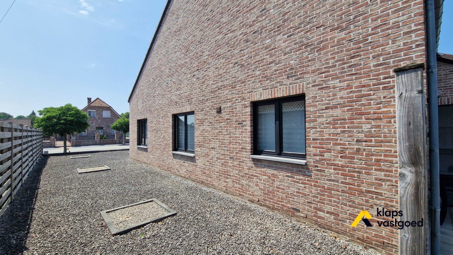 Knusse woning op 8 are in een rustige buurt. foto 19