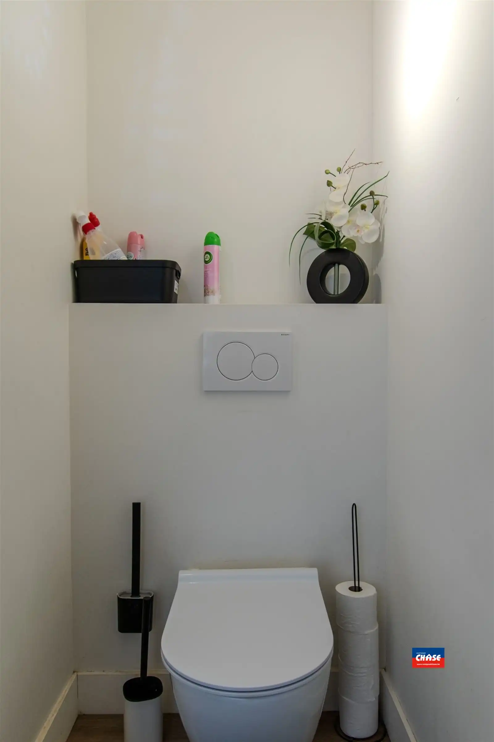 Knap gerenovereerd appartement met 2 slaapkamers en garagebox foto 11
