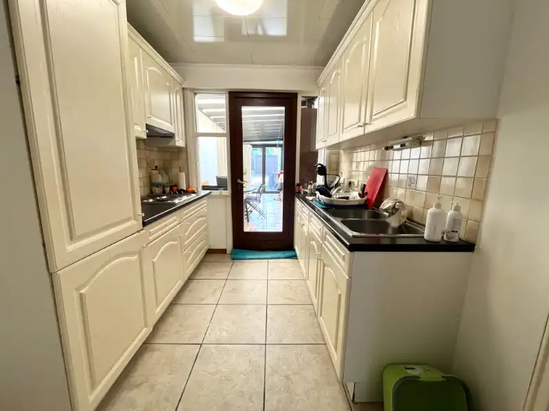 GELIJKVLOERSAPPARTEMENT MET TWEE SLAAPKAMERS EN GARAGE foto 3