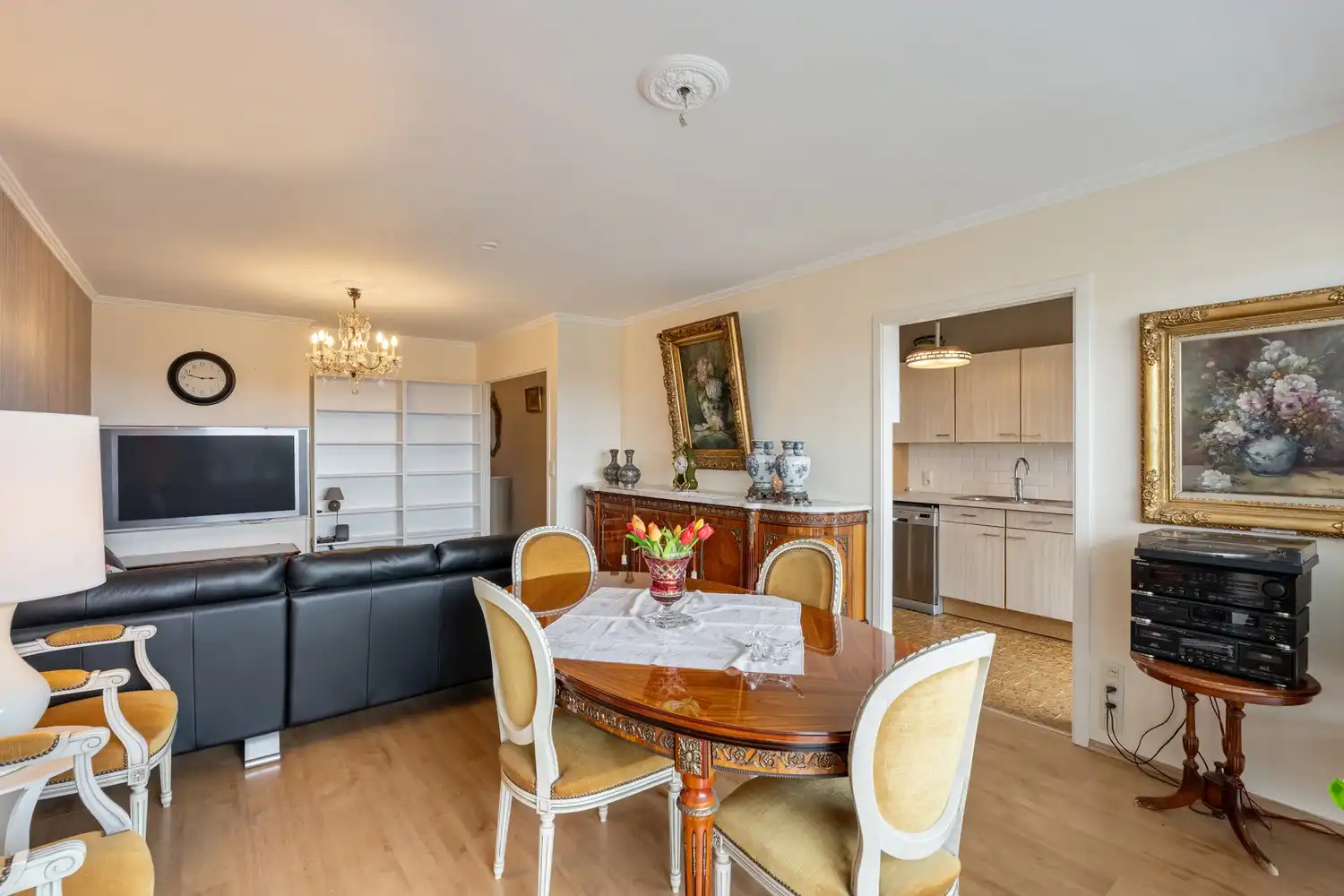 Appartement met garage en kelder op gunstige locatie! foto 6