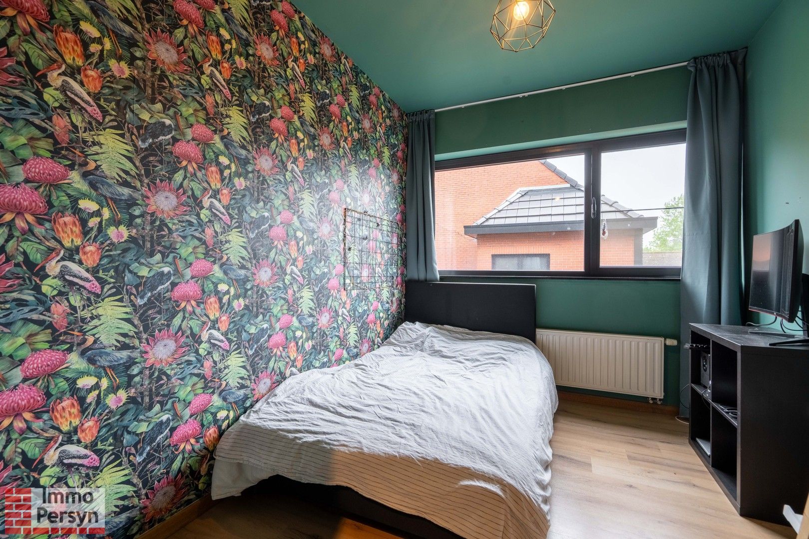 Prachtige HOB (2012) met 6 Slaapkamers, 2 Badkamers, Zwembad en Vrijstaande Garage foto 12